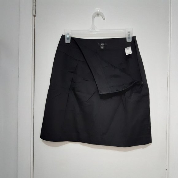 Black short skirt with two front slits - Picture 2 of 3